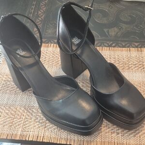 Block Heel Ankle-Strap Pumps in Black/ Size 10